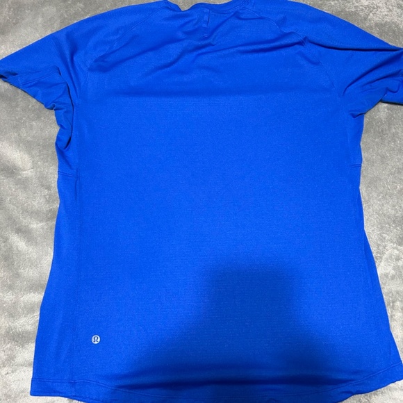 Lululemon T-shirt - Picture 2 of 2